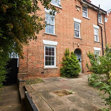 Fantastic Central Stratford Two Bedroom Apartment By Purestay Short Lets & Serviced Accommodation With Parking Extérieur photo