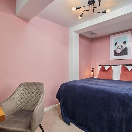 Fantastic Central Stratford Two Bedroom Apartment By Purestay Short Lets & Serviced Accommodation With Parking Extérieur photo