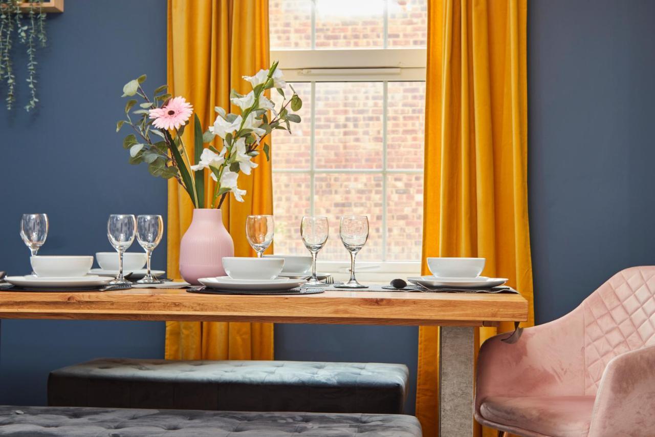 Fantastic Central Stratford Two Bedroom Apartment By Purestay Short Lets & Serviced Accommodation With Parking Extérieur photo