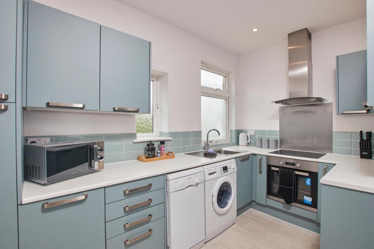 Fantastic Central Stratford Two Bedroom Apartment By Purestay Short Lets & Serviced Accommodation With Parking Extérieur photo