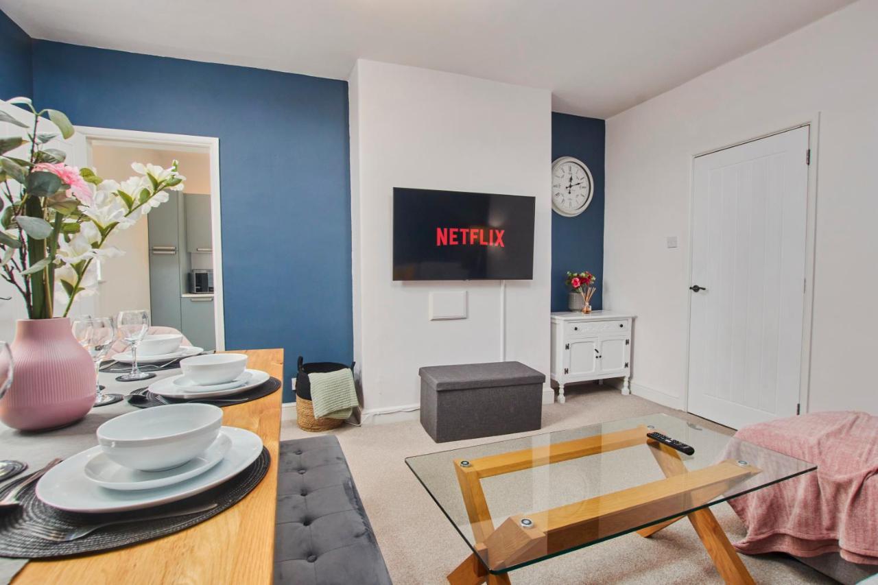 Fantastic Central Stratford Two Bedroom Apartment By Purestay Short Lets & Serviced Accommodation With Parking Extérieur photo