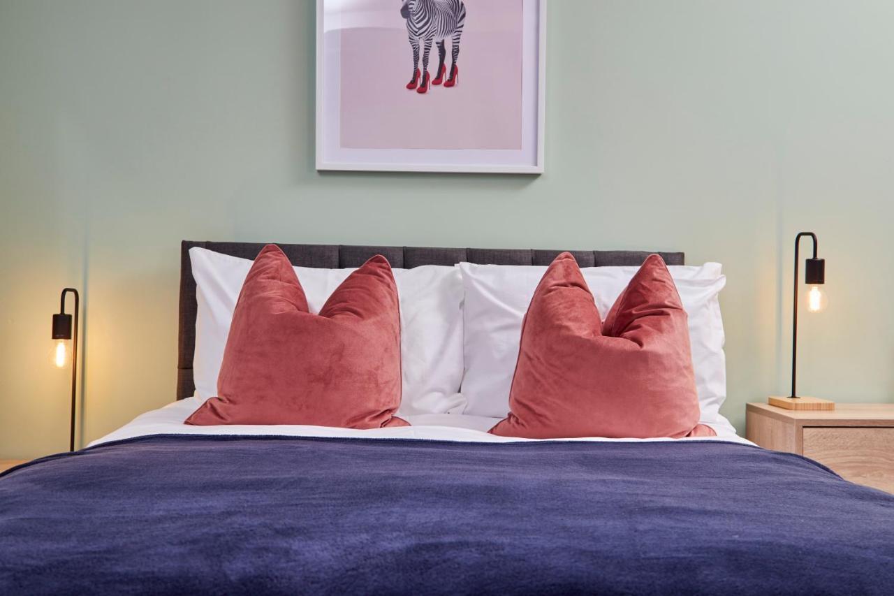 Fantastic Central Stratford Two Bedroom Apartment By Purestay Short Lets & Serviced Accommodation With Parking Extérieur photo