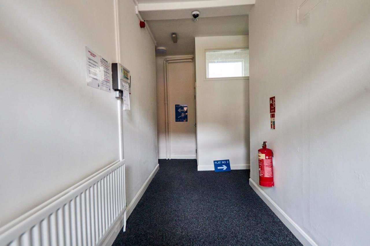 Fantastic Central Stratford Two Bedroom Apartment By Purestay Short Lets & Serviced Accommodation With Parking Extérieur photo
