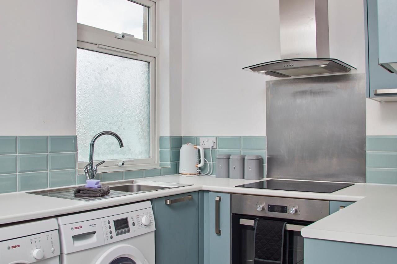 Fantastic Central Stratford Two Bedroom Apartment By Purestay Short Lets & Serviced Accommodation With Parking Extérieur photo