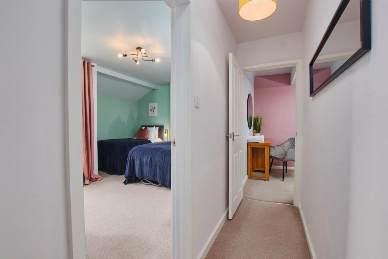 Fantastic Central Stratford Two Bedroom Apartment By Purestay Short Lets & Serviced Accommodation With Parking Extérieur photo