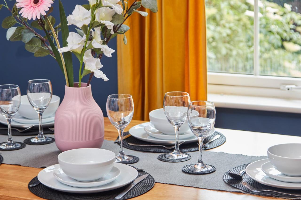 Fantastic Central Stratford Two Bedroom Apartment By Purestay Short Lets & Serviced Accommodation With Parking Extérieur photo