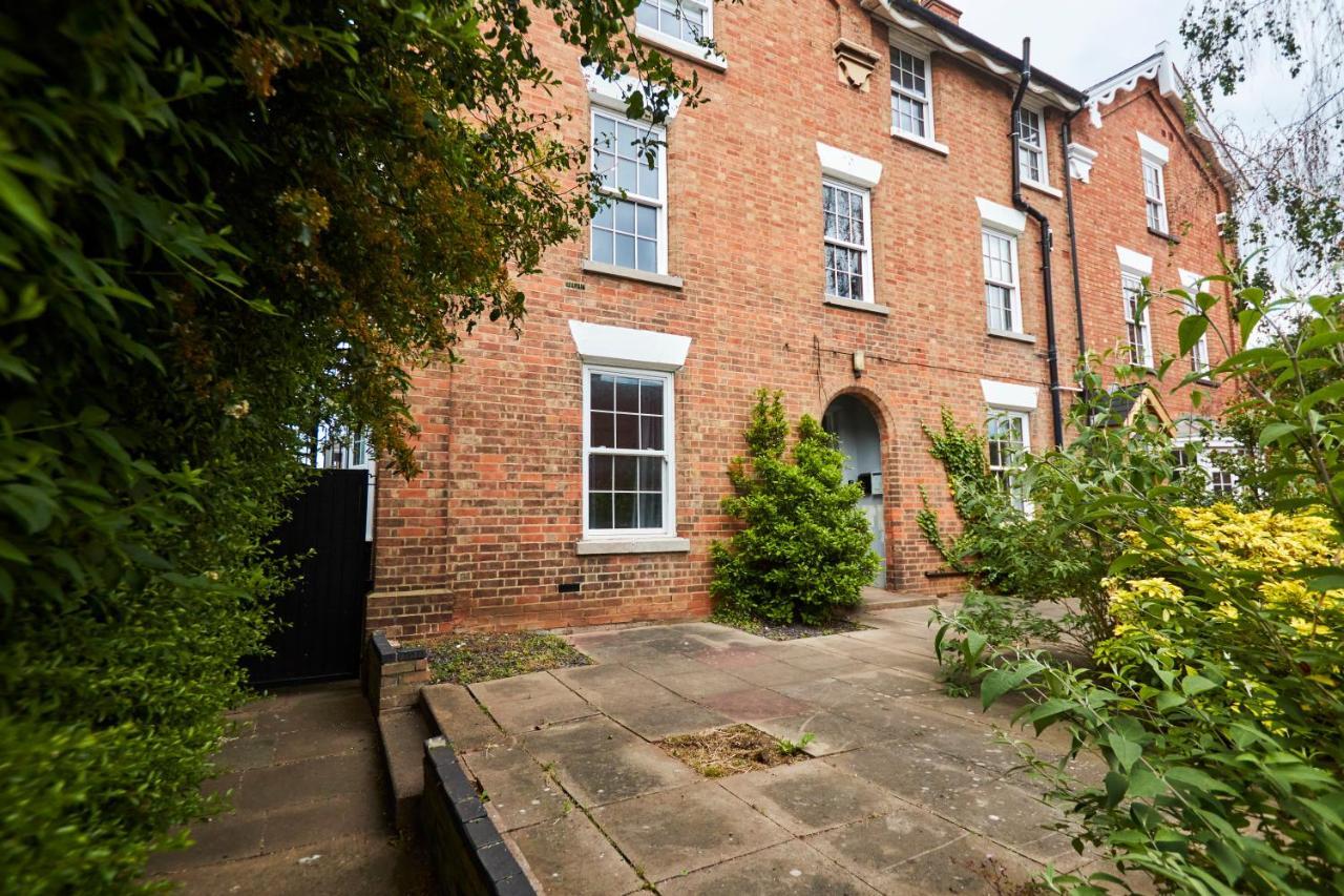 Fantastic Central Stratford Two Bedroom Apartment By Purestay Short Lets & Serviced Accommodation With Parking Extérieur photo