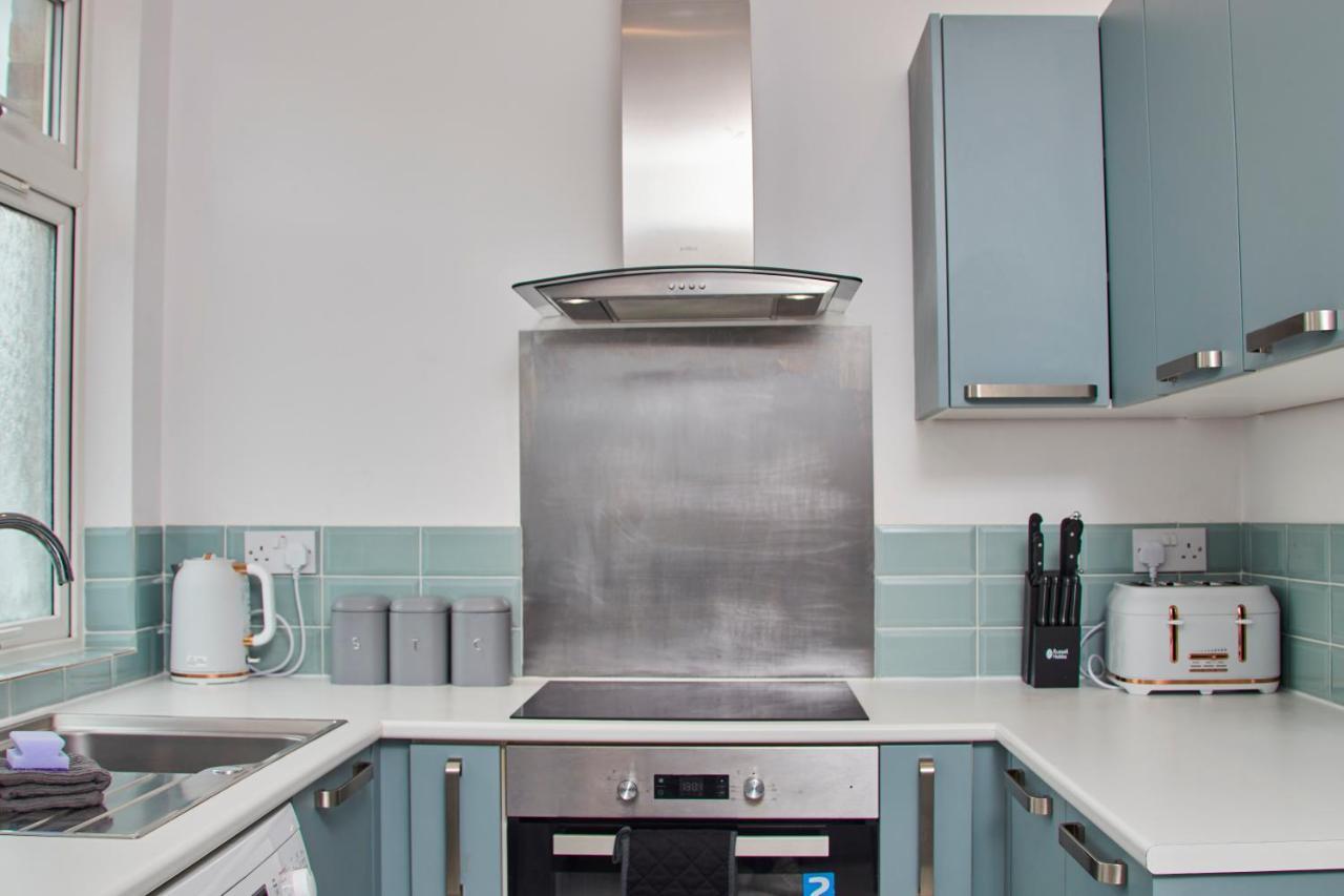 Fantastic Central Stratford Two Bedroom Apartment By Purestay Short Lets & Serviced Accommodation With Parking Extérieur photo